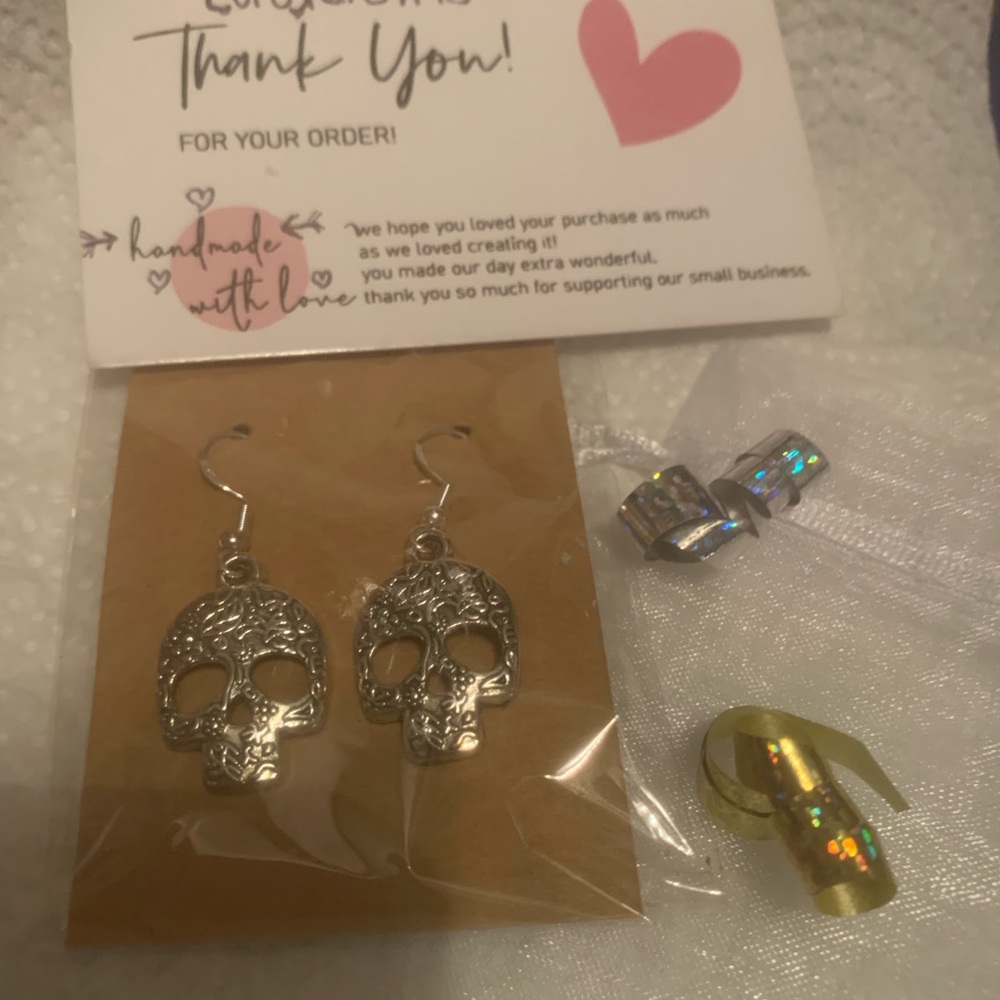 Hand Crafted Skull Earrings with detailed design Lt weight Handmade NEW
